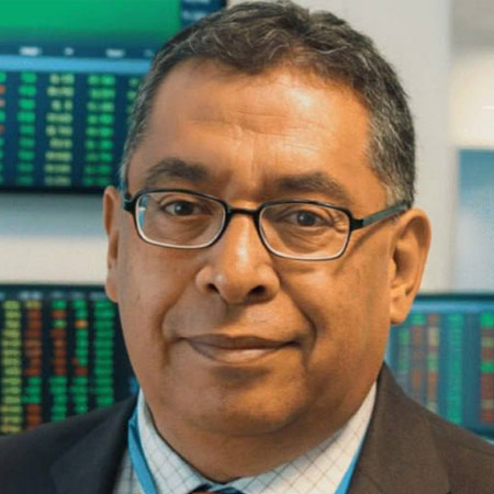 Francisco López Herrera en el trabajo - Análisis profesional del mercado